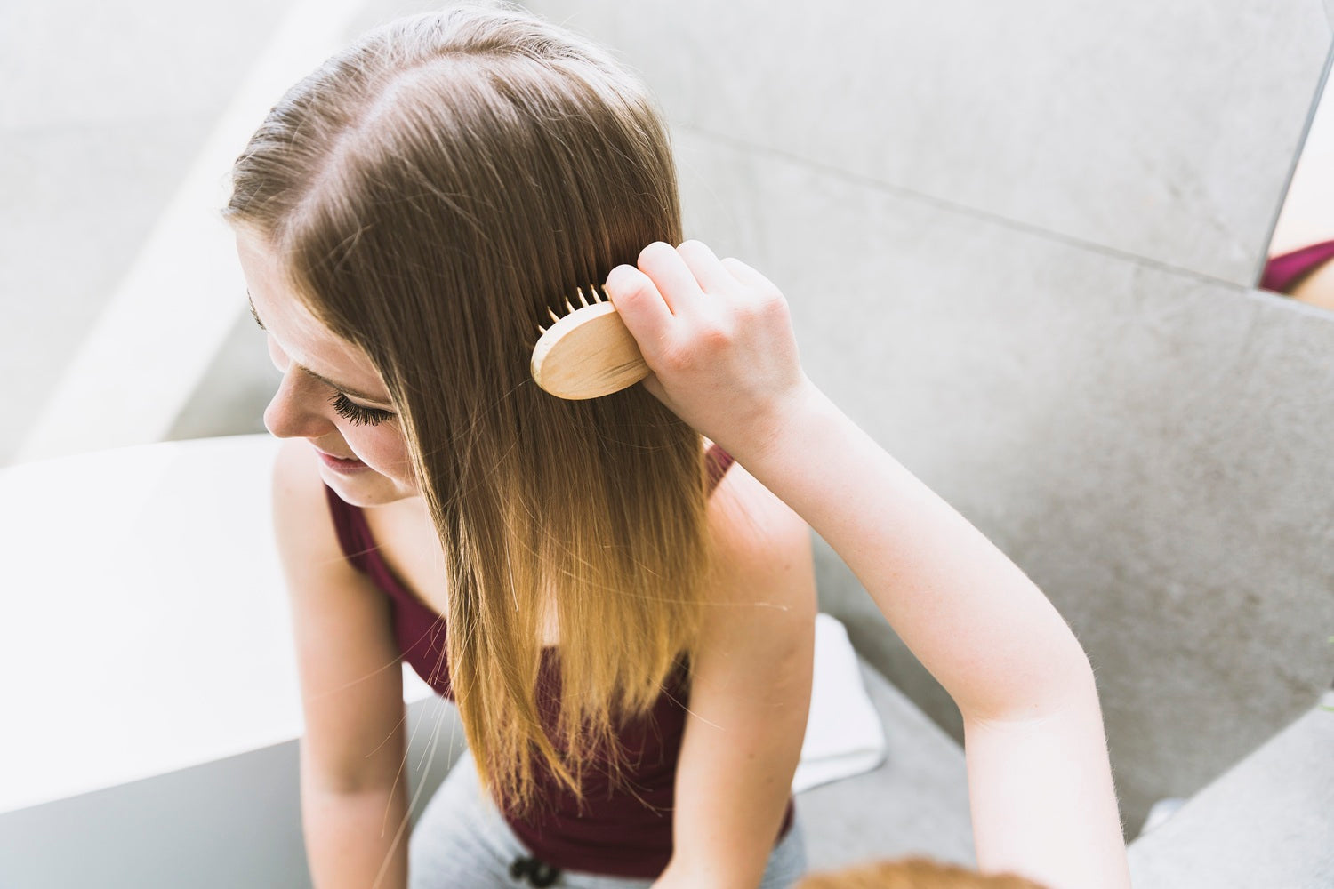 Combing Hair the Right Way: 10 Expert Tips for Healthier, Stronger Hair
